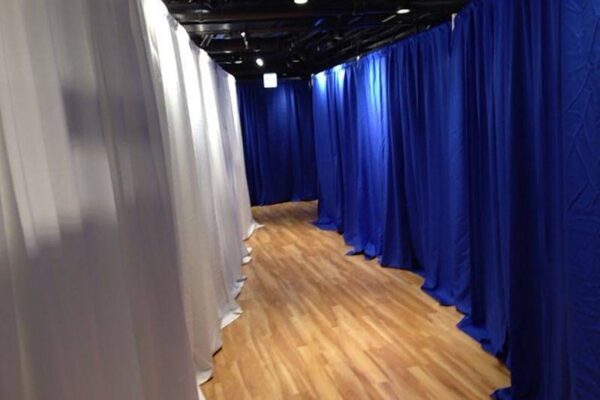 見た目が大事なイベントには間仕切りカーテンがおすすめです！【イベント21埼玉支店】